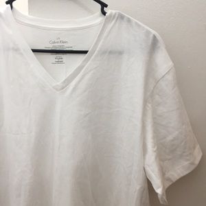 Calvin Klein - White V-Neck (ShortSleeve Shirt)